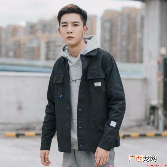 黑色夹克怎么搭配 时尚又个性化 黑色夹克怎么搭配