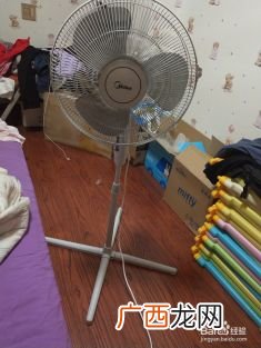 美的电风扇怎么拆,美的风扇前面怎么拆洗？