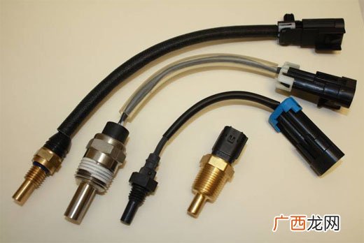 汽车传感器的作用,汽车传感器坏了故障灯会亮吗？