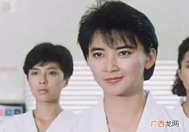 霹雳霸王花的演员,霸王花有几部，名字都叫什么？
