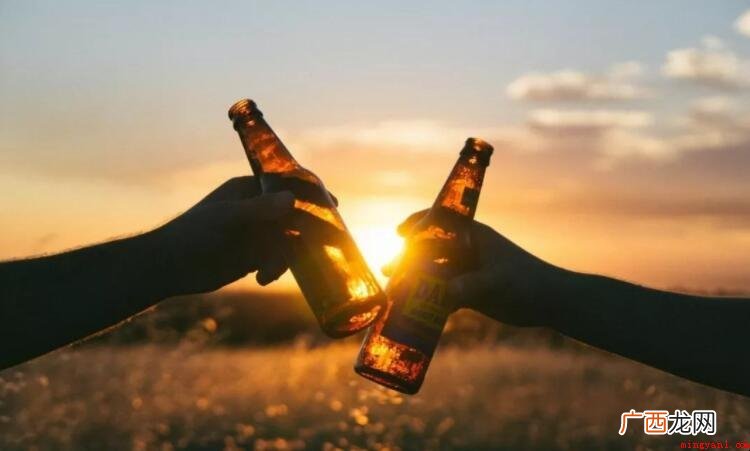 微信朋友圈可发的喝醉酒心情有哪些 朋友圈可发的酒后心情有哪些