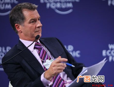 CNN是美国有线电视新闻网,每天二十四小时的全球直播新闻报导