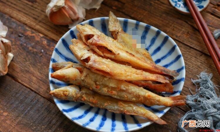 炸小鱼有哪些技巧 炸鱼的技巧 炸小鱼有什么技巧