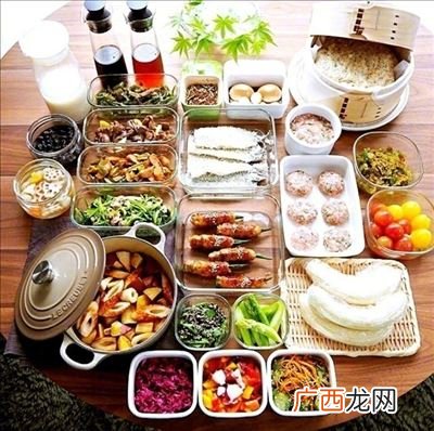 一人两什么三餐四季,一人两菜三餐四季的下句？