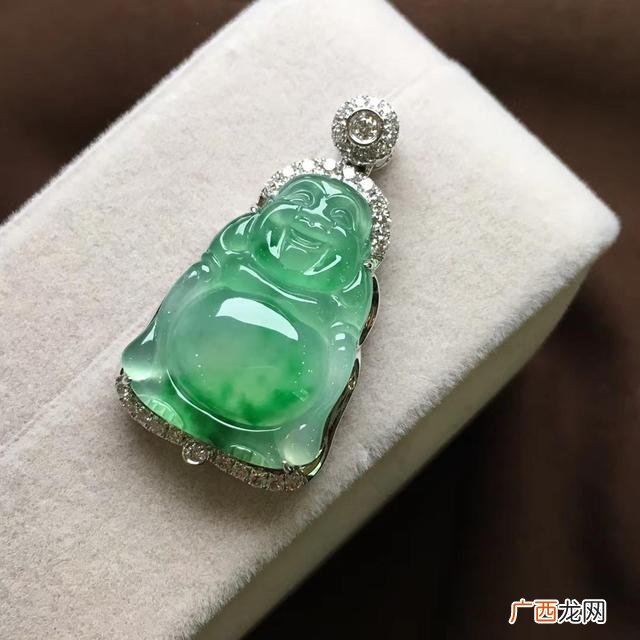 翡翠吊坠样式有哪些,翡翠甜甜圈吊坠配什么绳子好看？