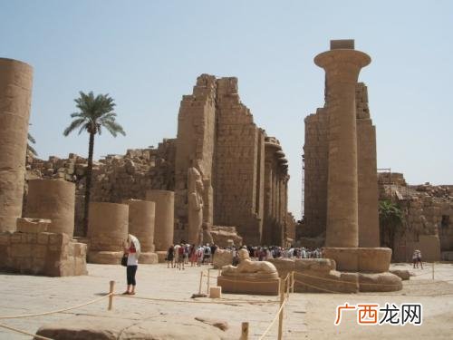 埃及富裕吗,古代的埃及为什么会怎么辉煌富有他们不是生活在沙漠里吗？