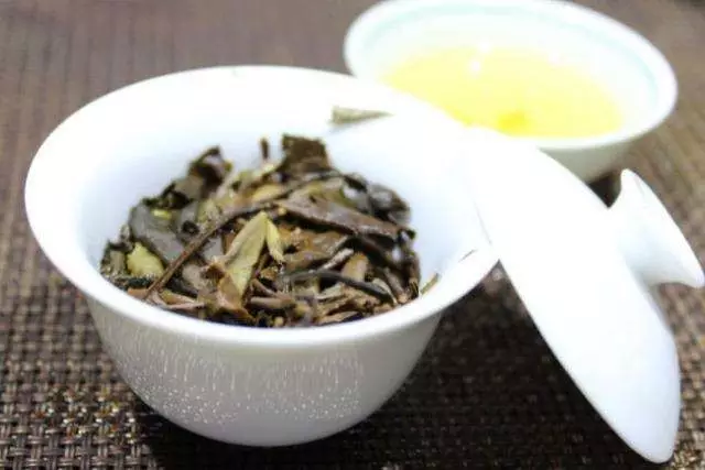 老白茶是什么味道,20年的老白茶是什么味？