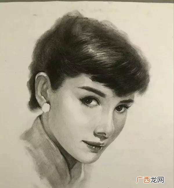 画真人头像素描的技巧,什么样的素描真人头像才是画的好的头像？