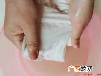 校服汗渍黑斑怎么去除