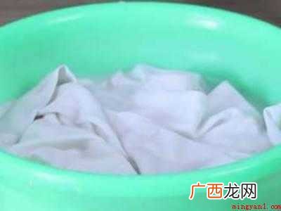 校服汗渍黑斑怎么去除