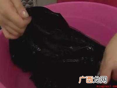 黑衣服怎么洗防止褪色