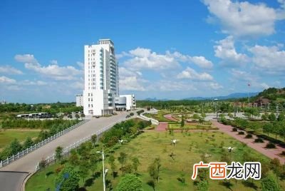 江西省鹰潭市怎么样,鹰潭属于赣南还是赣北？
