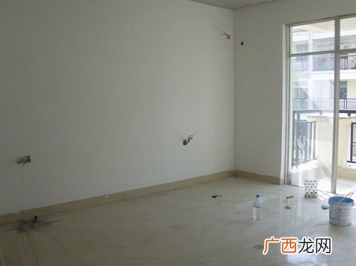腻子刮完多久刷乳胶漆,腻子粉刮完多久能打磨上乳胶漆？