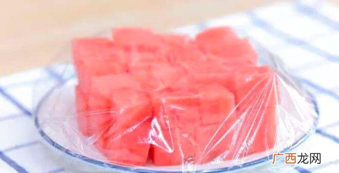 西瓜不能和什么一起吃
