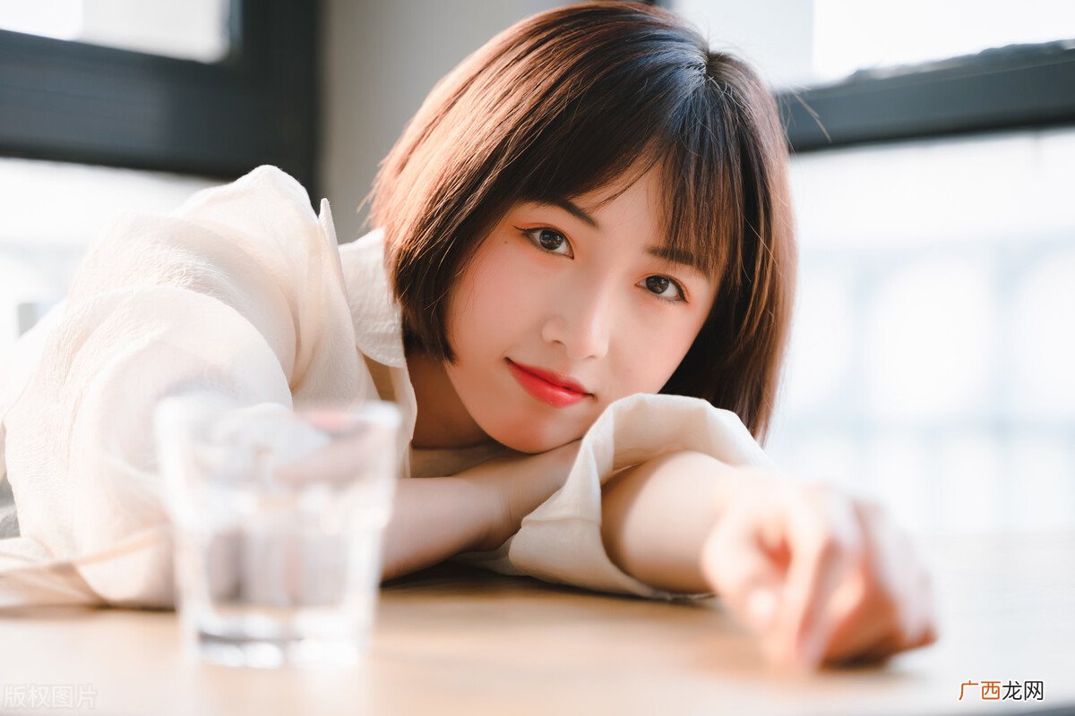 如何判断女孩是否喜欢你 如何判断一个女孩子是否喜欢你