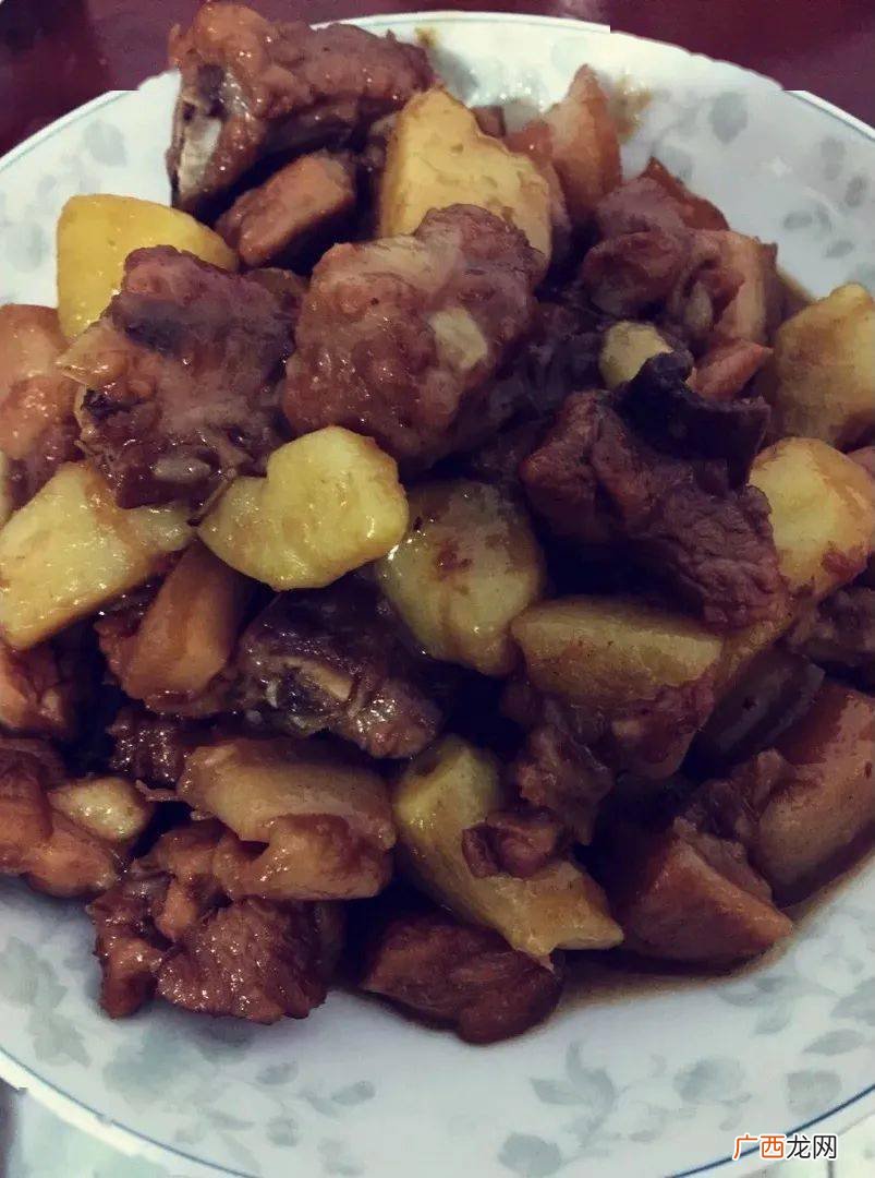 肉勾鸡很好吃可做法是什么啊,牛肉勾鸡的做法？