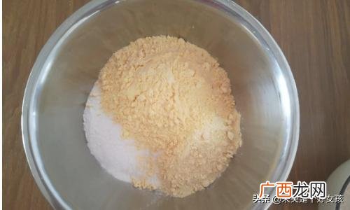 如何简单的制作玉米面饼,玉米面饼的如何做?