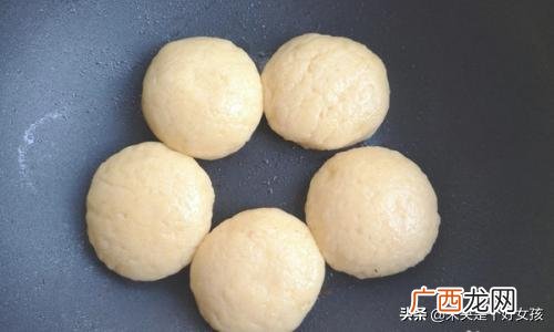 如何简单的制作玉米面饼,玉米面饼的如何做?
