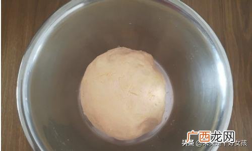 如何简单的制作玉米面饼,玉米面饼的如何做?