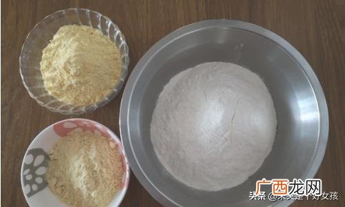 如何简单的制作玉米面饼,玉米面饼的如何做?