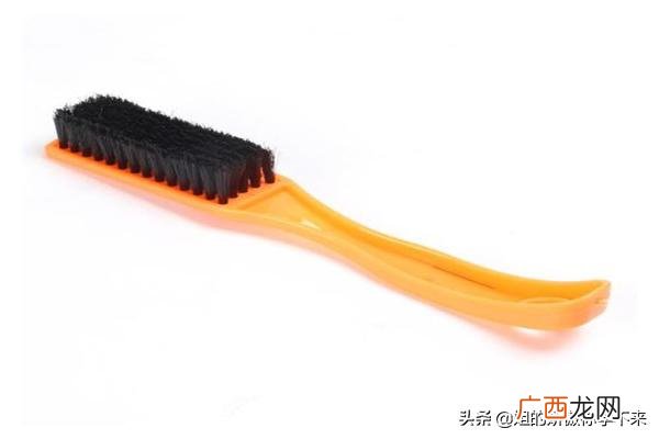 玻璃胶怎么洗掉,用什么能洗掉玻璃胶？