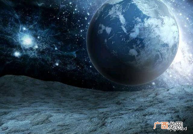 开普勒22b星球是怎么发现的,什么叫三星球？