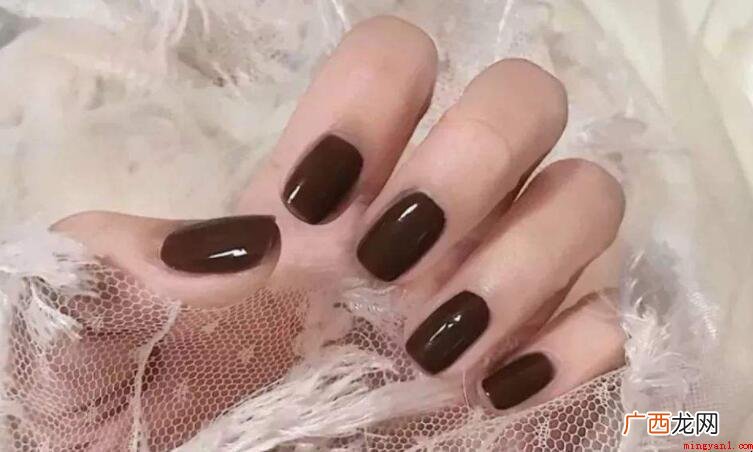 芭比甲和光疗甲的区别是什么