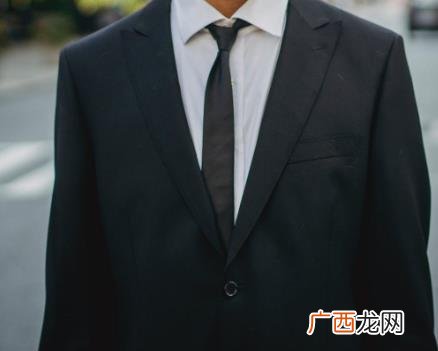 jk领带怎么系,jk蝴蝶结怎么打开？