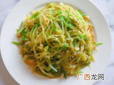 炒萝卜丝的家常做法,炒萝卜加开水还是凉水？