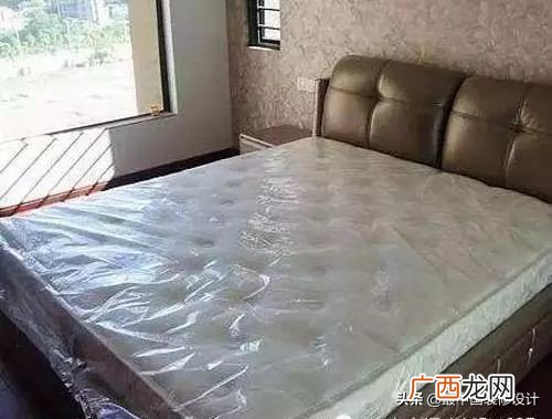 床垫上的包装膜不撕掉睡觉的危害 床垫的塑料膜要撕掉吗