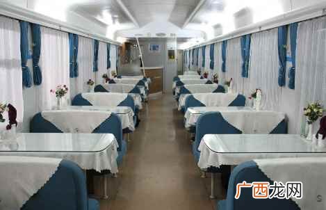 世界上第一列真正在轨上行驶的火车 火车的餐车一般在几号车厢