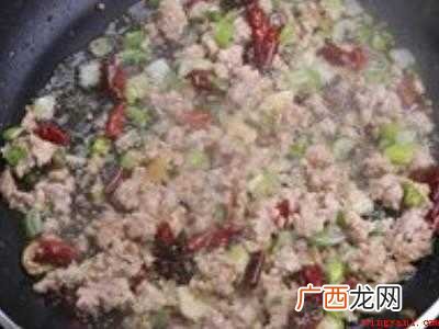 腌好的雪里蕻红菜怎么做好吃的具体操作步骤 腌好的雪里红菜怎么做好吃
