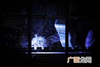 什么叫投影,在机械制图中三视图与投影法的区别？