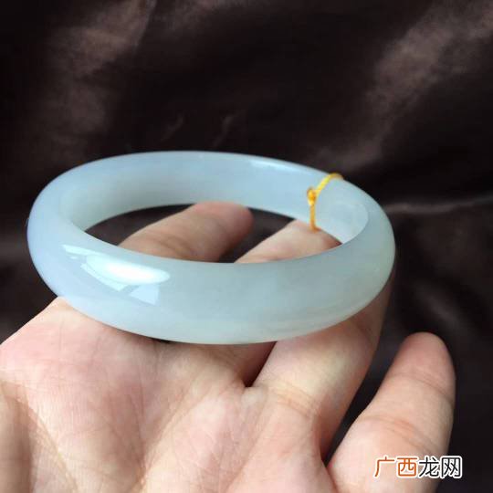 和田玉烟紫料值钱吗,和田玉有嫣紫吗？