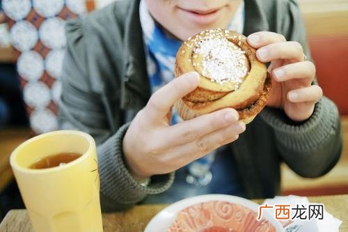 晚上吃面包会胖吗,凌晨吃面包？