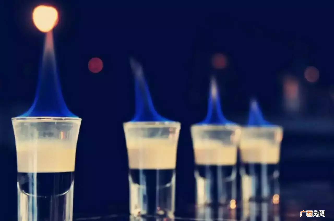 b52轰炸机鸡尾酒多少度,一打b52酒精度顶多少啤酒？
