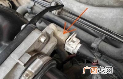 节气门位置传感器工作原理,节气门位置传感器电路电压过高是怎么回事?
