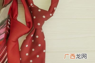 怎么系蝴蝶结,头发上系蝴蝶结怎么绑？