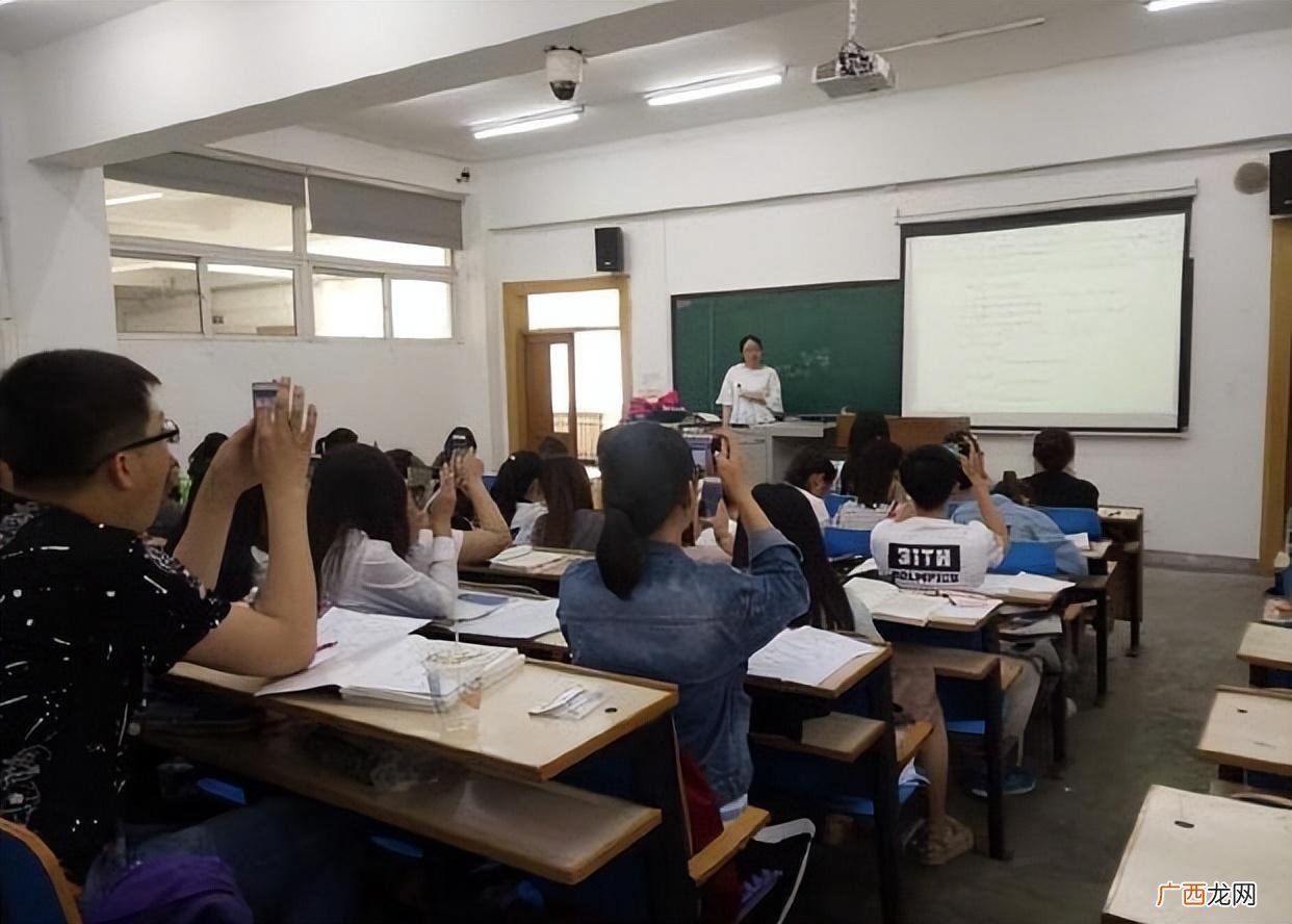 再有钱也不要超过这个数，过来人的经验 大学生活费一个月多少钱合适