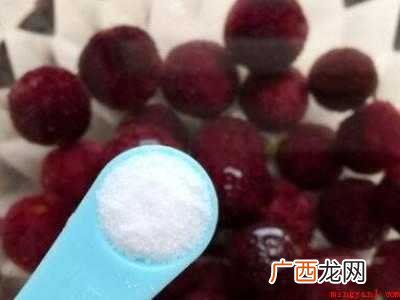 怎么吃杨梅干净