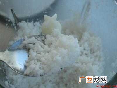 椰子喝完了椰肉怎么吃