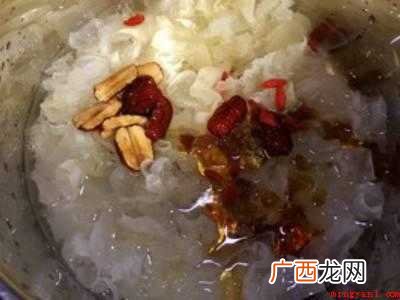 桃胶皂角米怎样煲