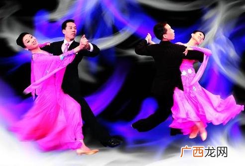 交谊舞四步男步怎么走,交谊舞男四步基本步教学？