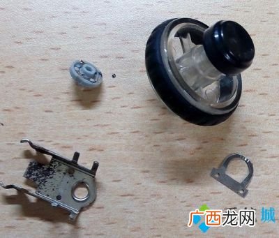 鼠标滑轮坏了怎么办,求教：鼠标的滑轮松了怎么修理？
