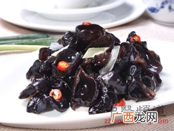 黑木耳怎么吃,黑木耳可以打汤吗？