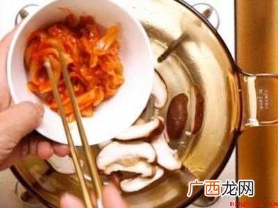 泡菜怎么吃共有3步,泡菜可做成泡菜汤 泡菜怎么吃