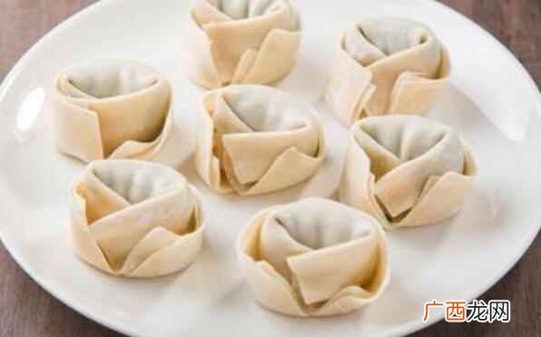 大馄饨和小馄饨的外观区别 大馄饨和小馄饨的区别