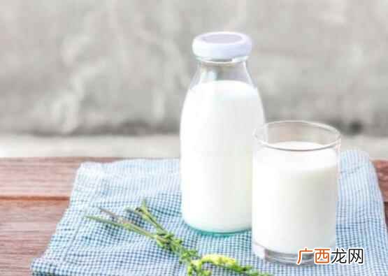 睡前喝全脂牛奶会长胖吗