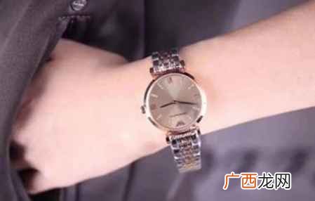 阿玛尼表带长了怎么弄短,阿玛尼ar11201表带怎么调？