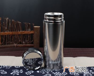 纯银杯子有什么好处,999足银放在杯子里泡水喝对身体健康吗？